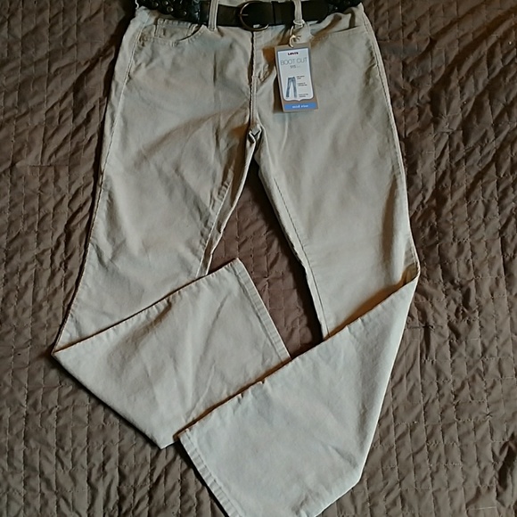 Woman's(BRAND NEW!)LEVI'S corduroys(mid rise) - Picture 1 of 5